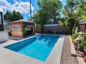 House for sale in Longueuil - Garden, Swimming pool