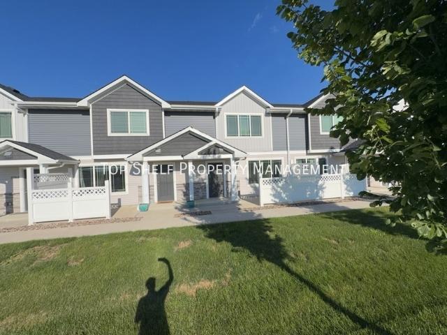 5711 NE Lowell Ln, 3 beds, 3 full baths