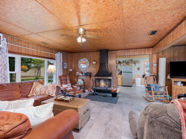 5711 Lakeview Drive