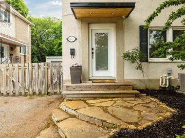 571 Churchill Avenue N, Ottawa, ON, K1Z 5E6 house for sale | Listing ID X13454 | Royal LePage