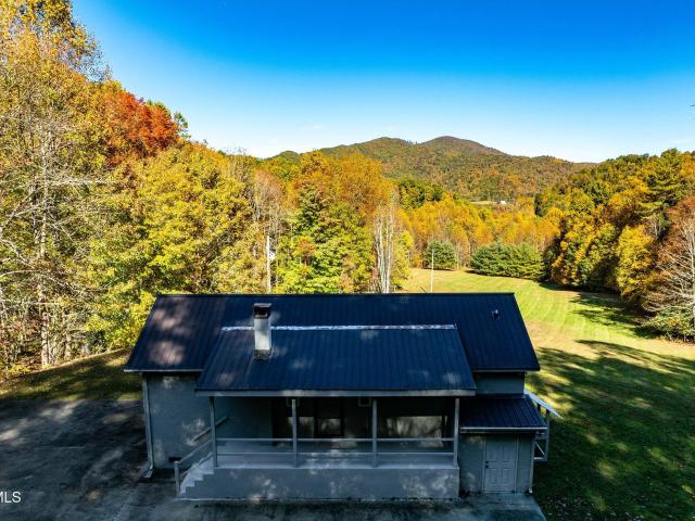 571 Hornet Hill Pvt Trail