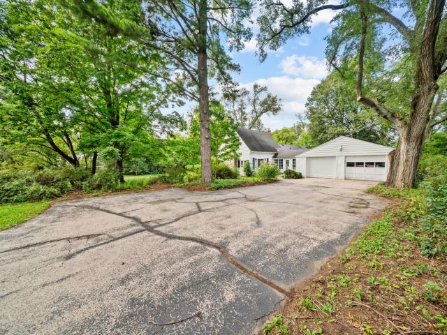 571 W Rockton Road
