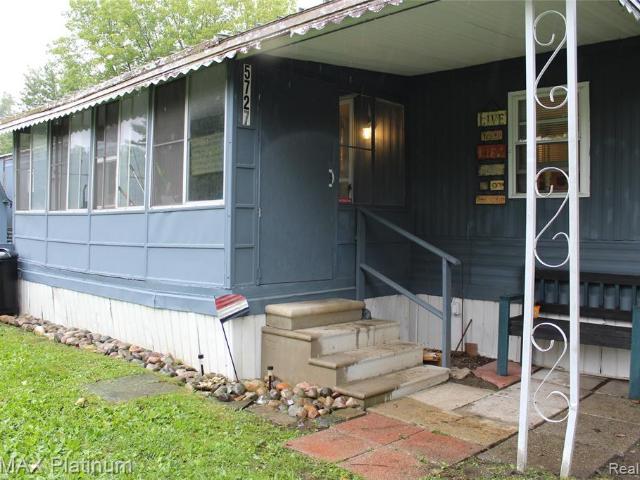 5727 Maunee Drive