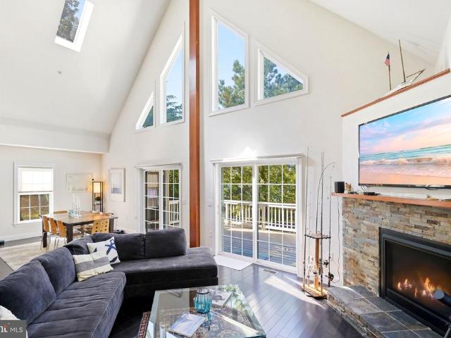 5734 Poplar Lane