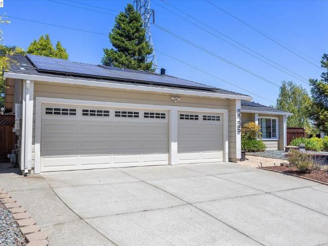 5736 Medallion Ct