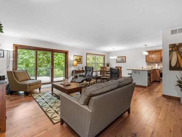 5736 Hickory Knoll Dr