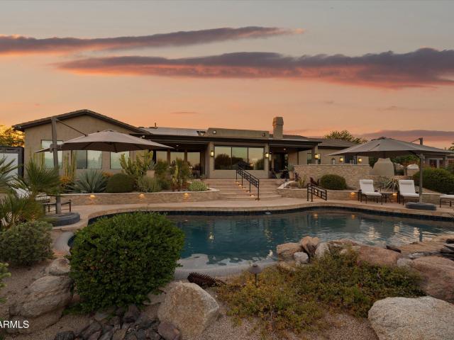 5737 E Hedgehog Place