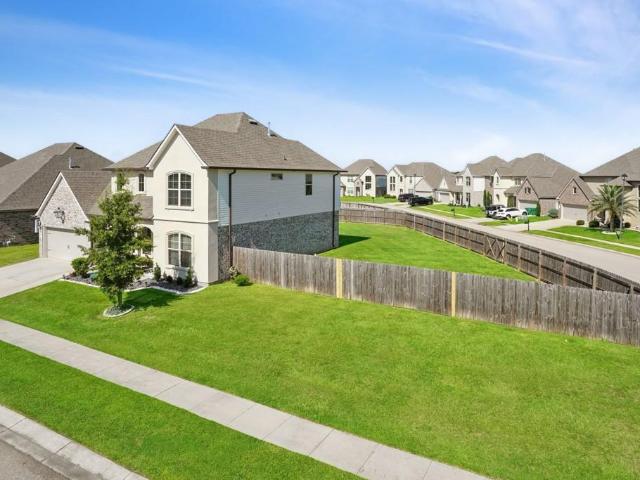 5737 Laurel Tree Way