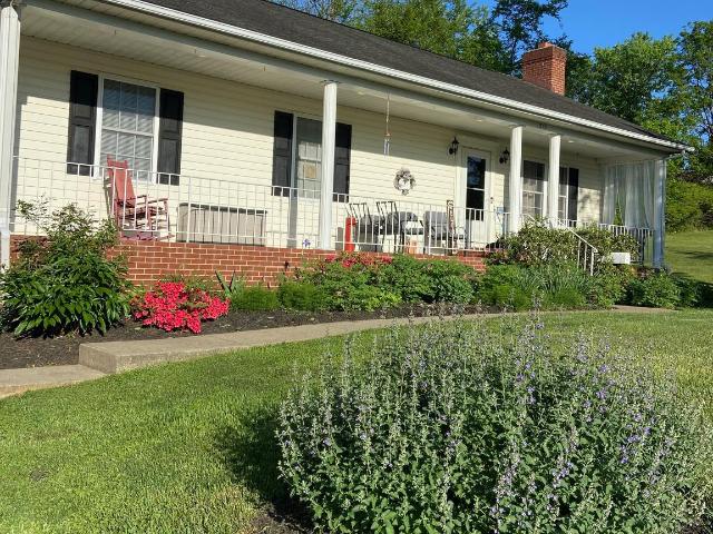 573 Lewis St, Front Royal, VA 22630 | MLS #VAWR2014