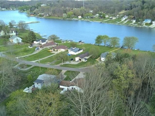 573 W Mohawk Dr, Malvern, OH 44644