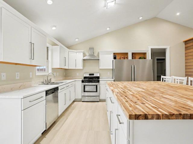 57445 E Emerald Chase Lane