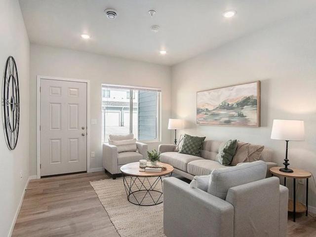 5748 E Lebridge St, Sioux Falls, SD 57108