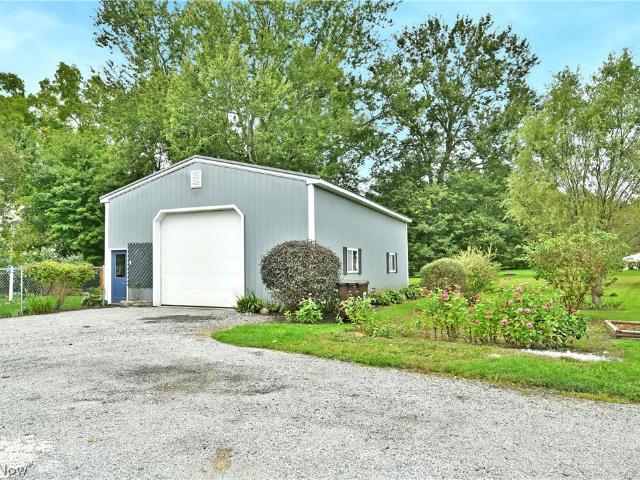 574 Braceville Robinson Road NW