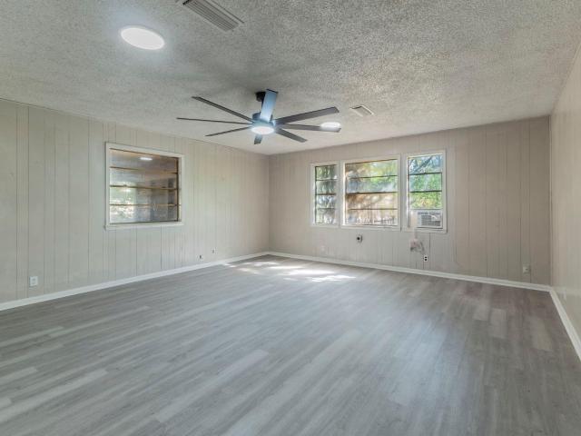 574 Oaklawn Dr
