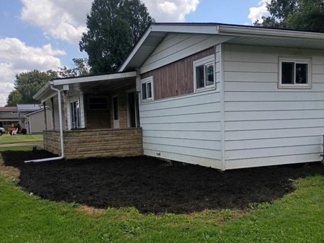 574 SE Lock Seventeen Rd