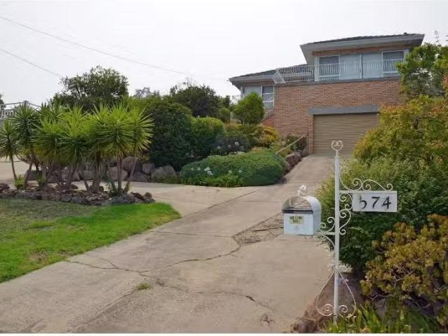 574 Whinray Crescent, EAST ALBURY House for rent Listed by Re.
