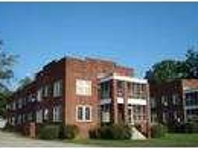 $575 / 2br 1240ftÂ² LEIGHTON COURTS APARTMENT COMPLEX with SCREEN PORCHES