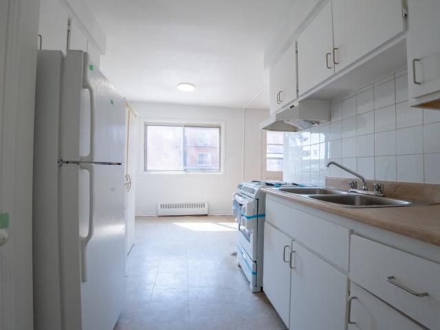 575 32e Avenue 4 1/2 Apartment for Rent