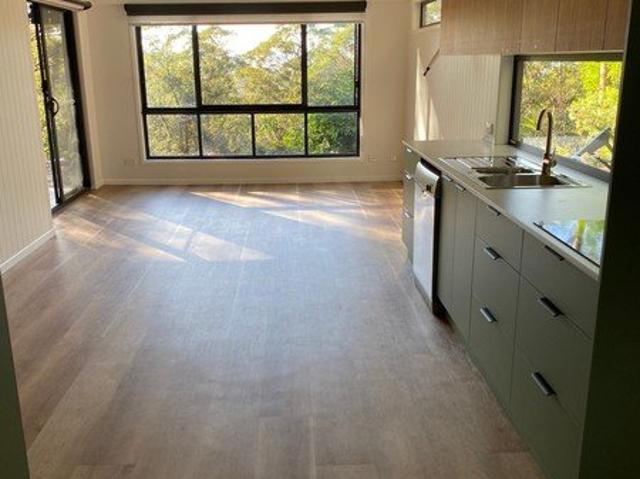 $575 p/w. Private self contained downstairs 2 bed unit