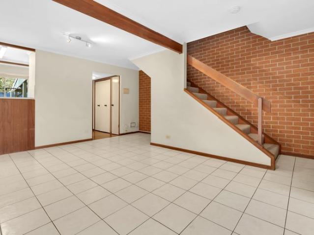 $575 p/w UNTIL 5TH NOVEMBER 2026 Private Townhouse in the Perfect Location