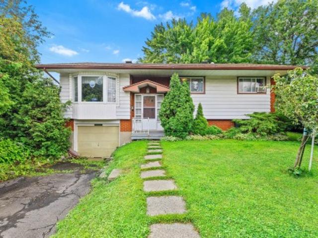 575 Rue Bellevue, Longueuil Greenfield Park, QC, J4V 1C9 house for sale | Listing ID 18074 | Royal LePage
