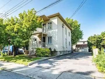 Apartment for rent in Roussillon