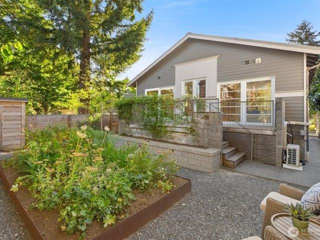 5760 25th Ave NE, Seattle, WA 98105