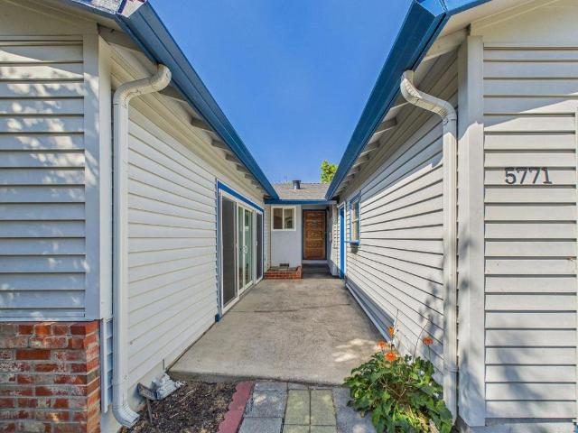 5771 W Walbrook Drive