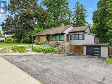 London, Ontario - Garden, Fireplace, Swimming pool