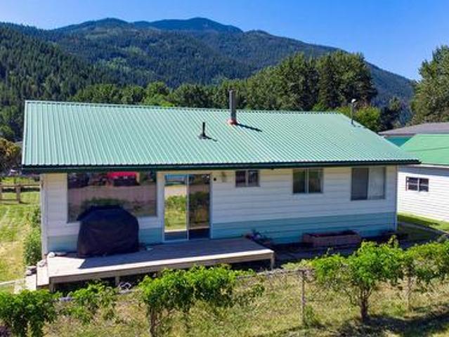 5783 Ponderosa Road, Falkland, BC, V0E 1W0 house for sale | Listing ID 10373 | Royal LePage