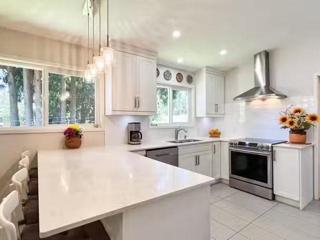 57959407 Pinewood Dr & Briarwood Crescent