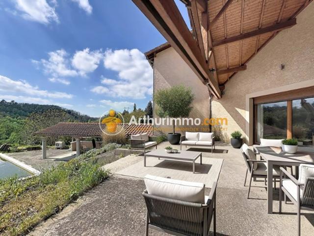 Demeure d’architecte avec piscine – 230 m² – Roche