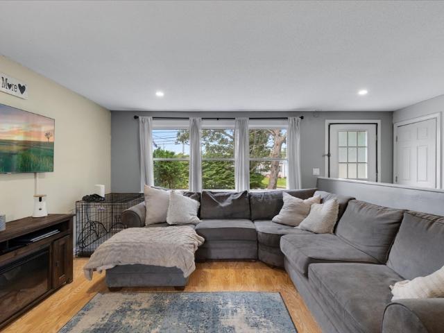 579 E Falmouth Hwy