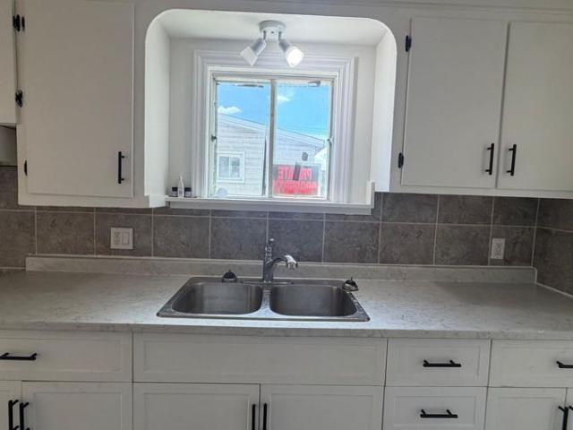 579 John St