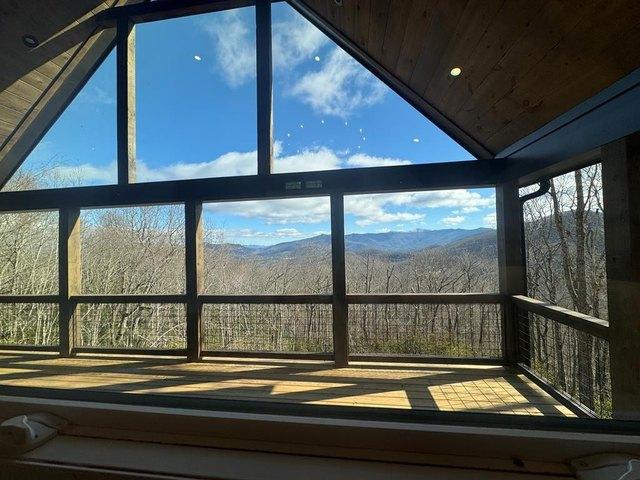 579 Overlook Cir, Young Harris, GA 30582