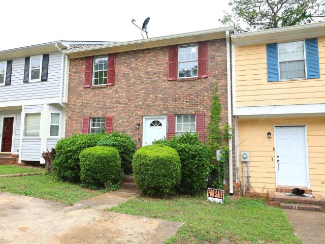 5804 Woodgate Circle
