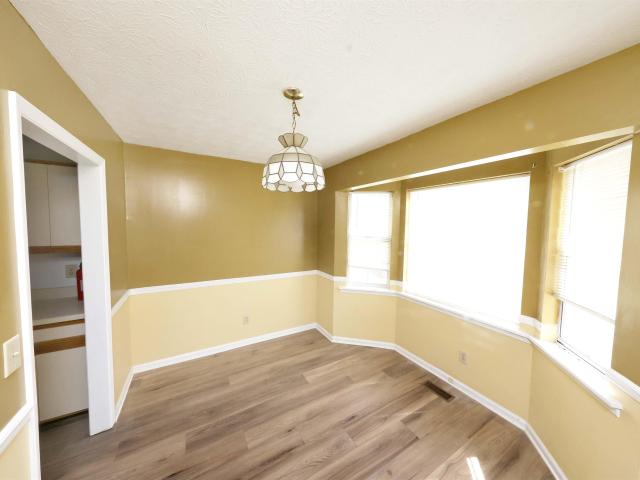 5806 Woodgate Circle