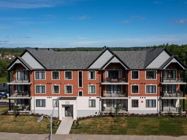 5807 René Lévesque, Sherbrooke 3 ½