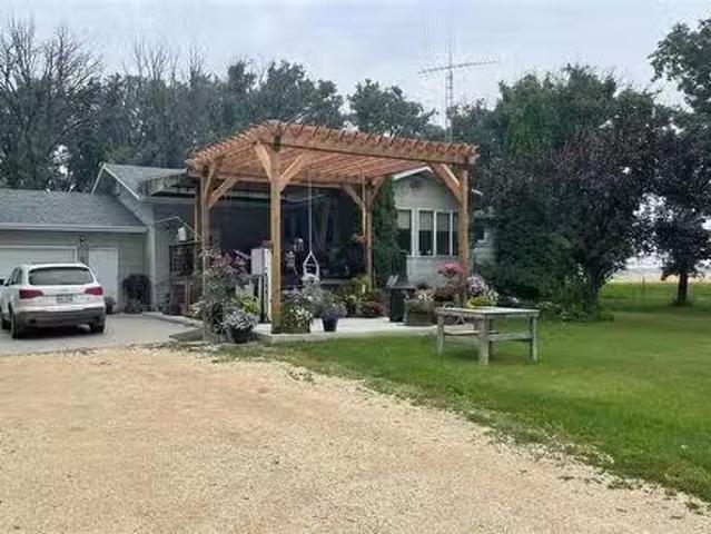 58094 29 Road W, Newton, MB, R1N 3J9 hobby farm for sale Li.
