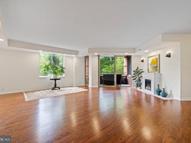 5809 Nicholson Lane # 103