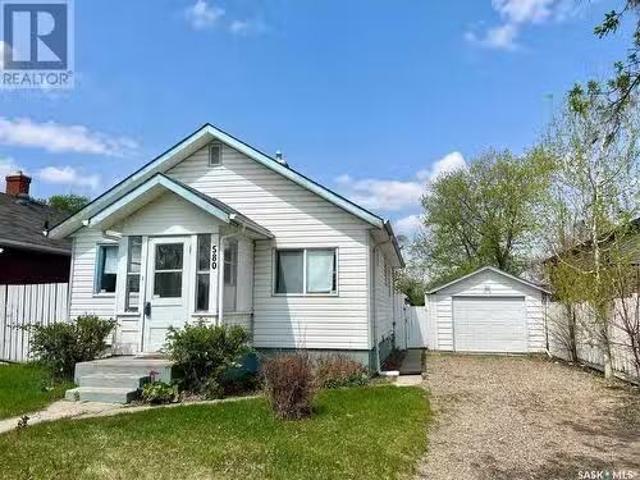 580 11Th Street E, Prince Albert, SK, S6V 1A9 house for sale.