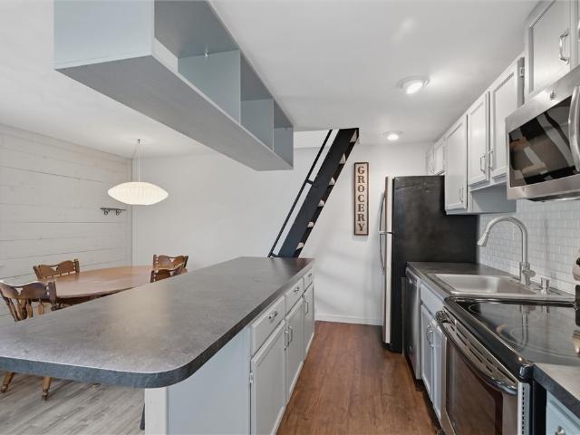 580 Maple Ct