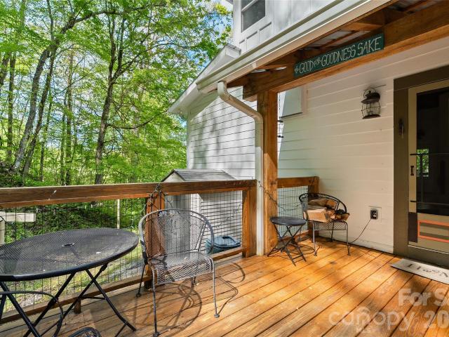 580 Split Pine Cove