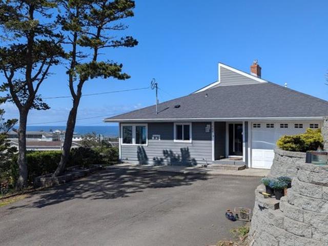 580 SW 10th St, Newport, OR 97365