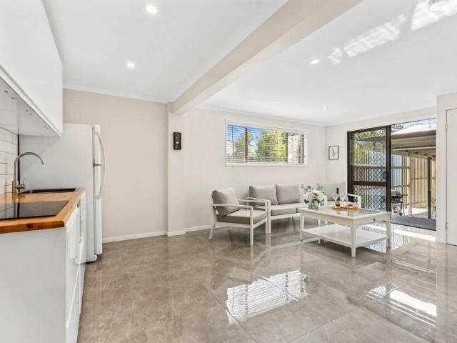 $580pw Inc. Bills! Private 2 Bed Self Contained Apartment Walk to Shops & Transport