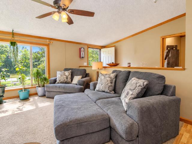 5816 E 1042 N