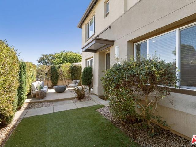 5816 W 85th Place