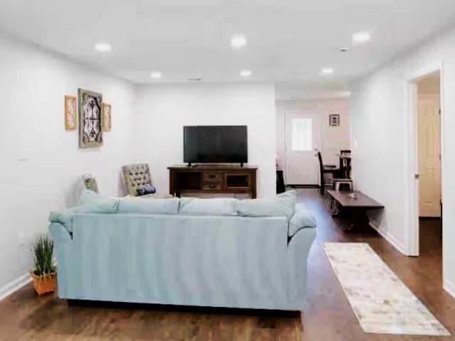 5817 Chaucer Drive