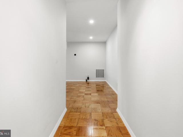 5817 Edson Ln, Unit 101, Rockville, MD 20852 | MLS #MDMC2230