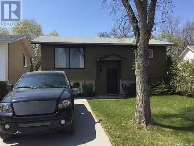 581 3Rd Street W, Shaunavon, SK, S0N 2M0 house for sale Lis.